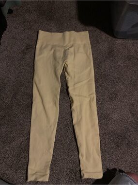 Ribbed Leggings in Light Yellow